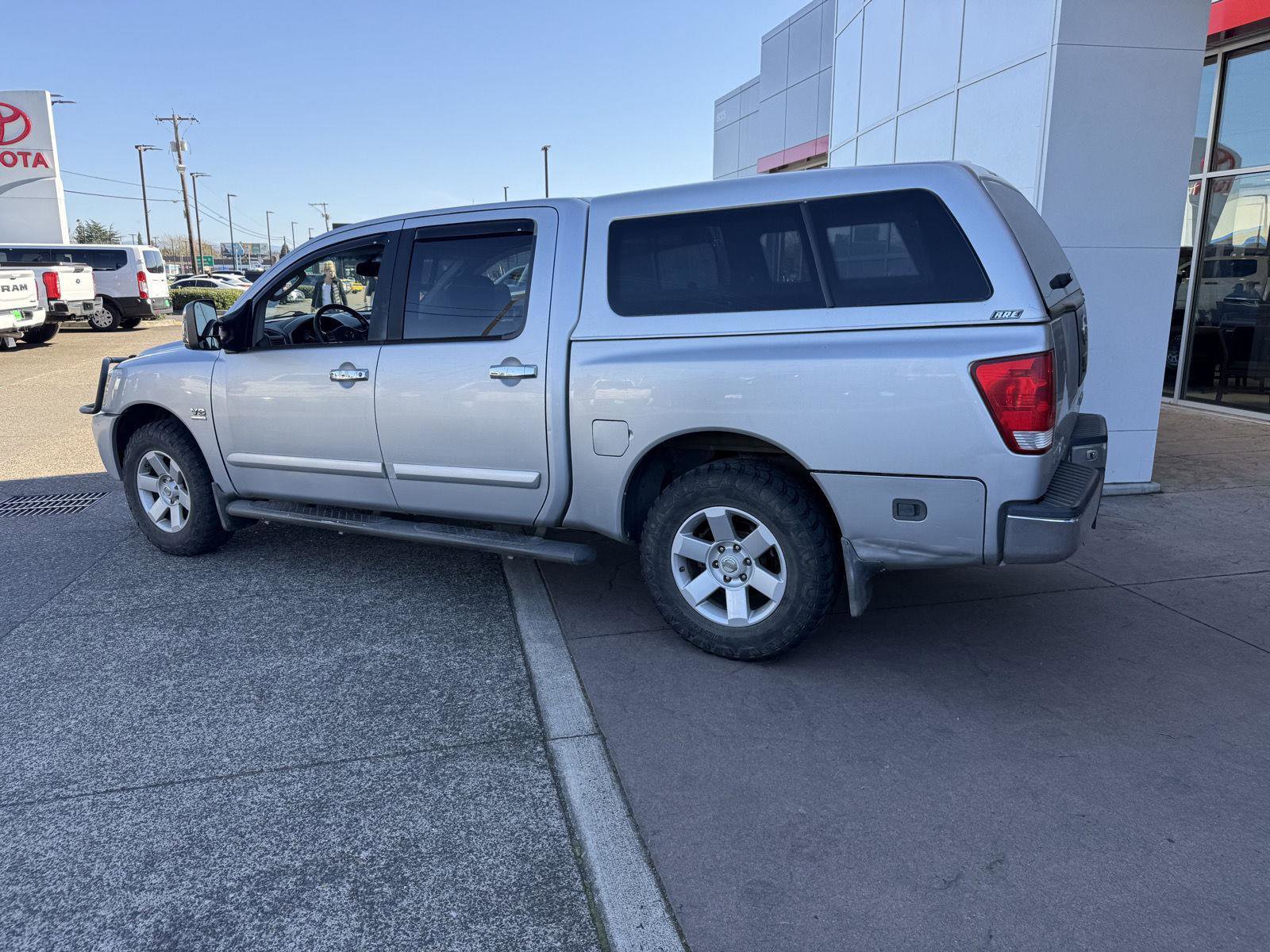 Used 2004 Nissan Titan LE w/ (SAB) Side-Airbag Pkg image 3