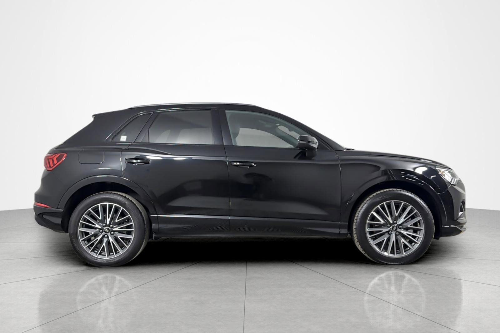 Used 2023 Audi Q3 2.0T Premium w/ Convenience Package AWD/4WD image 6