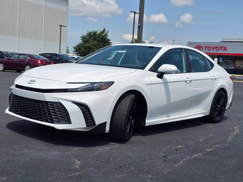 Used 2025 Toyota Camry SE FWD image 4