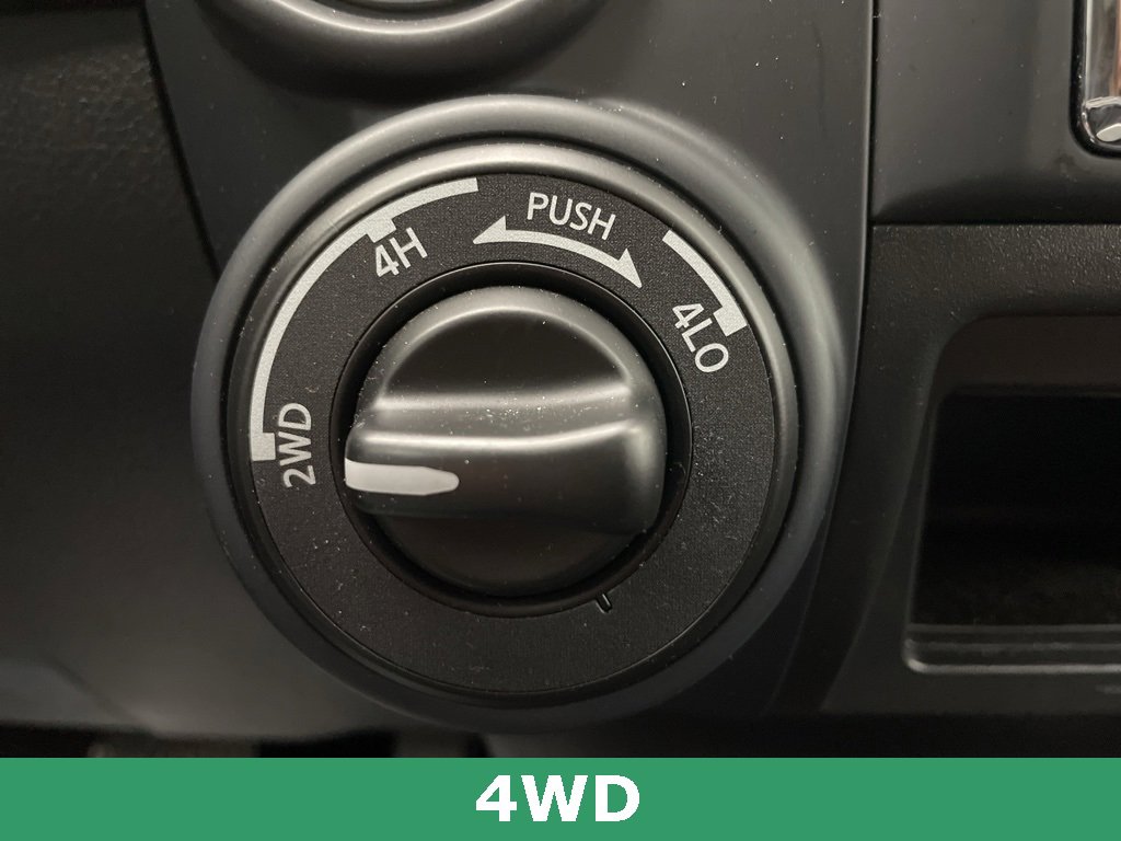 Used 2024 Nissan Titan SV image 36