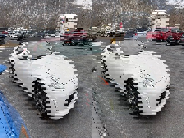 Used 2017 Nissan 370Z Touring Sport image 3