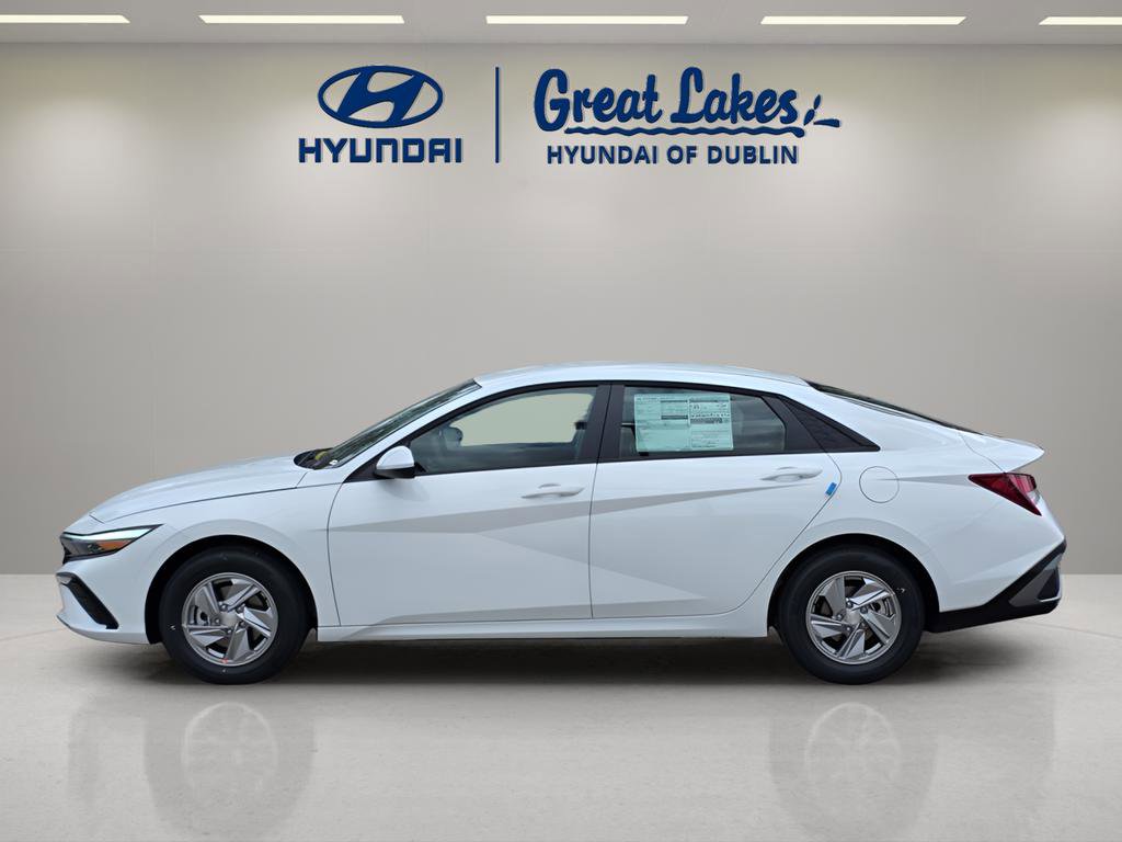 New 2026 Hyundai Elantra SE FWD image 2