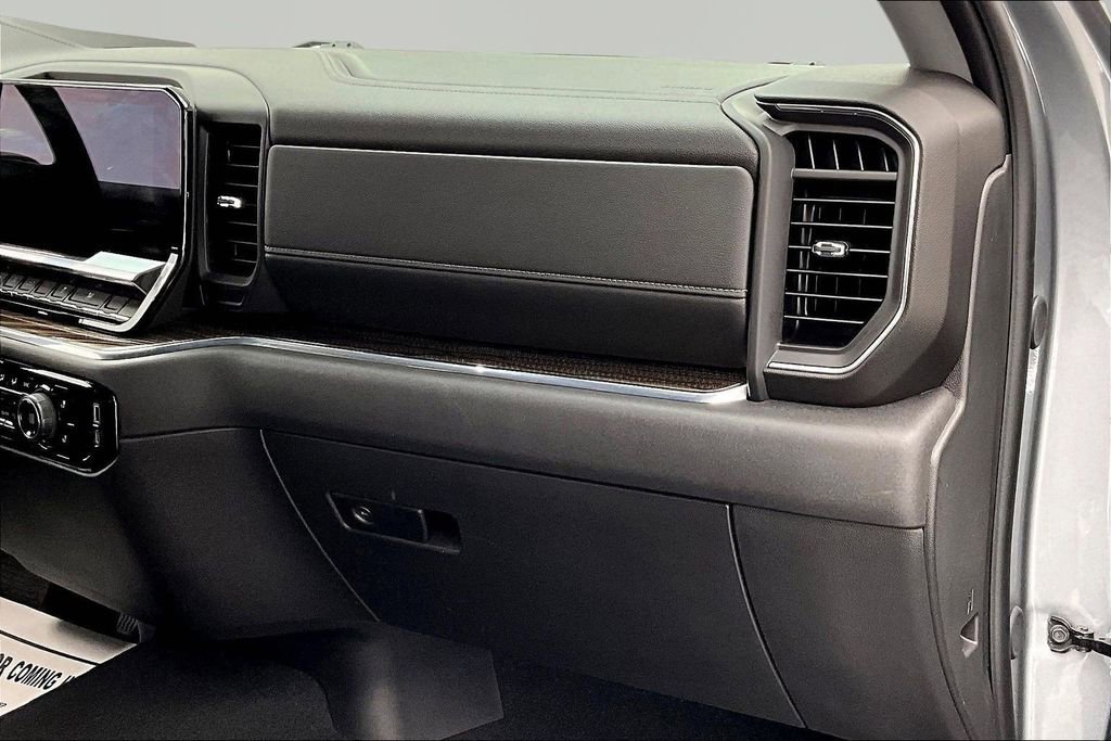 Used 2024 Chevrolet Silverado 1500 LT AWD/4WD image 17