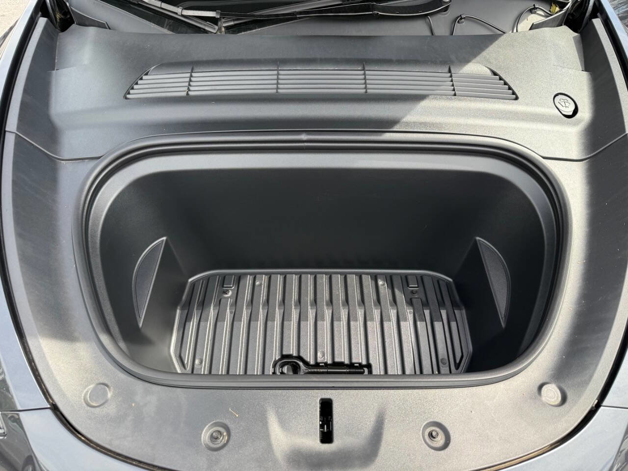 Used 2025 Tesla Model Y Long Range image 19