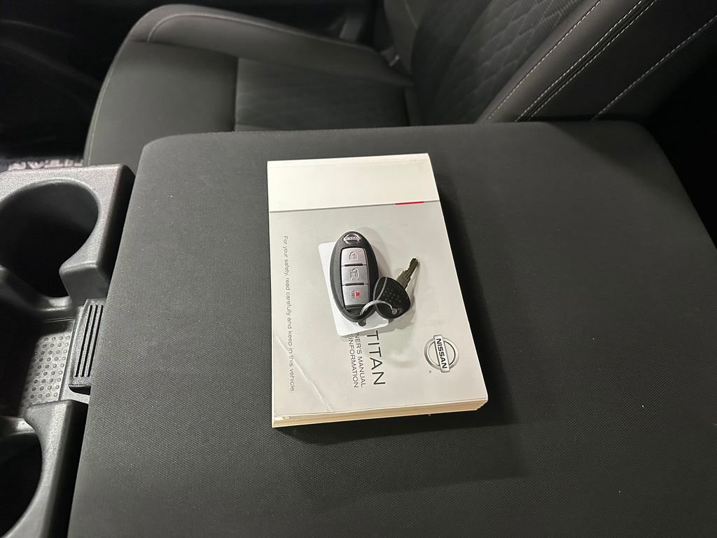 Used 2017 Nissan Titan SV image 29