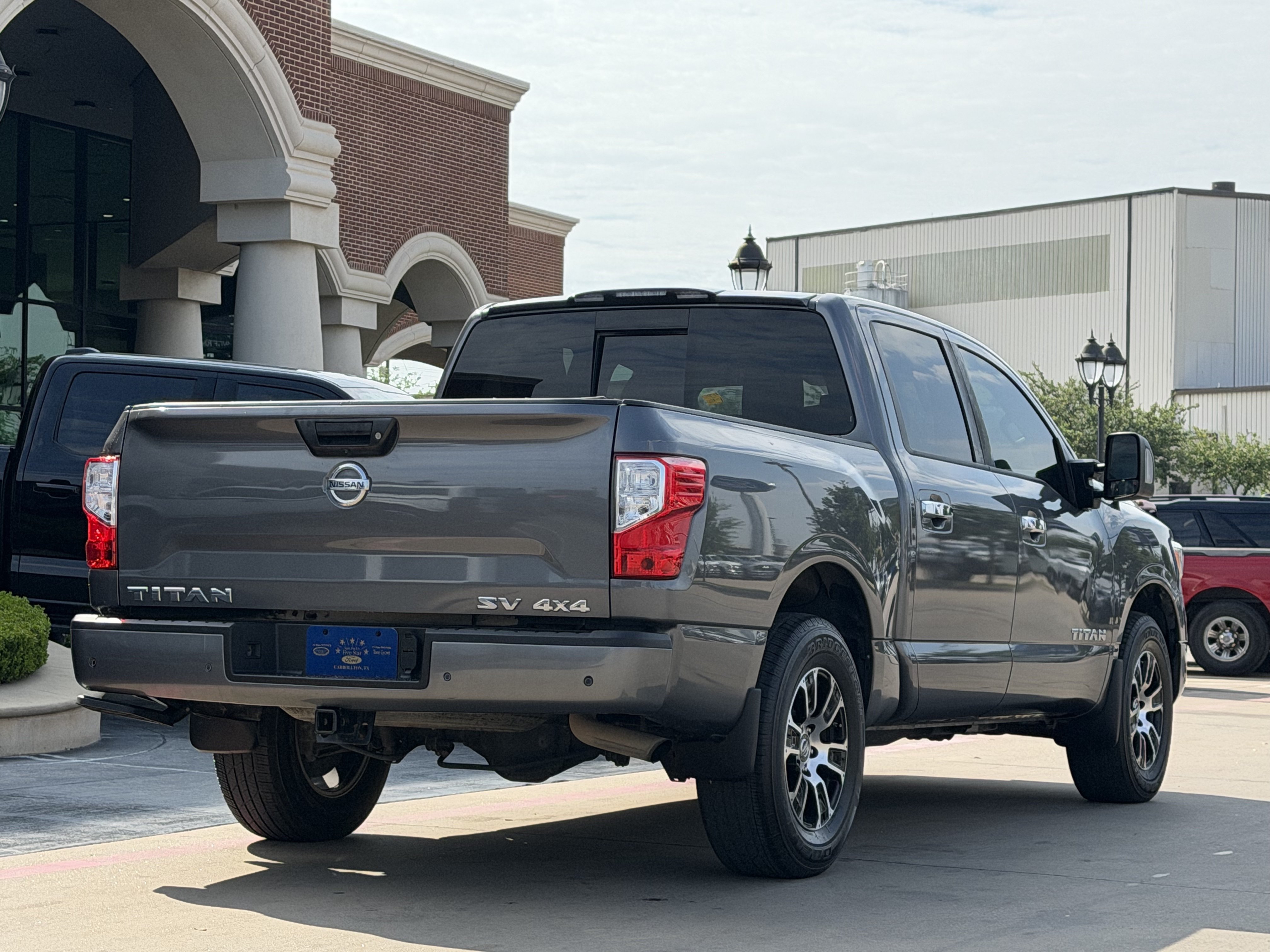 Used 2021 Nissan Titan SV w/ SV Convenience Package AWD/4WD image 4
