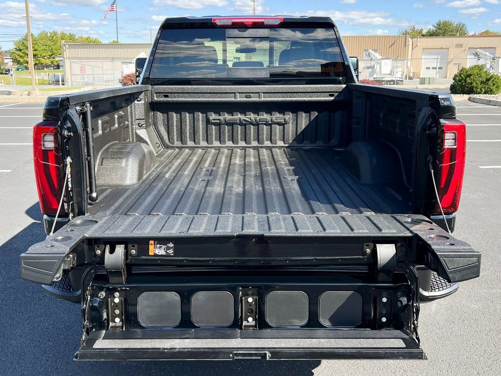 Used 2024 GMC Sierra 2500 Denali image 10