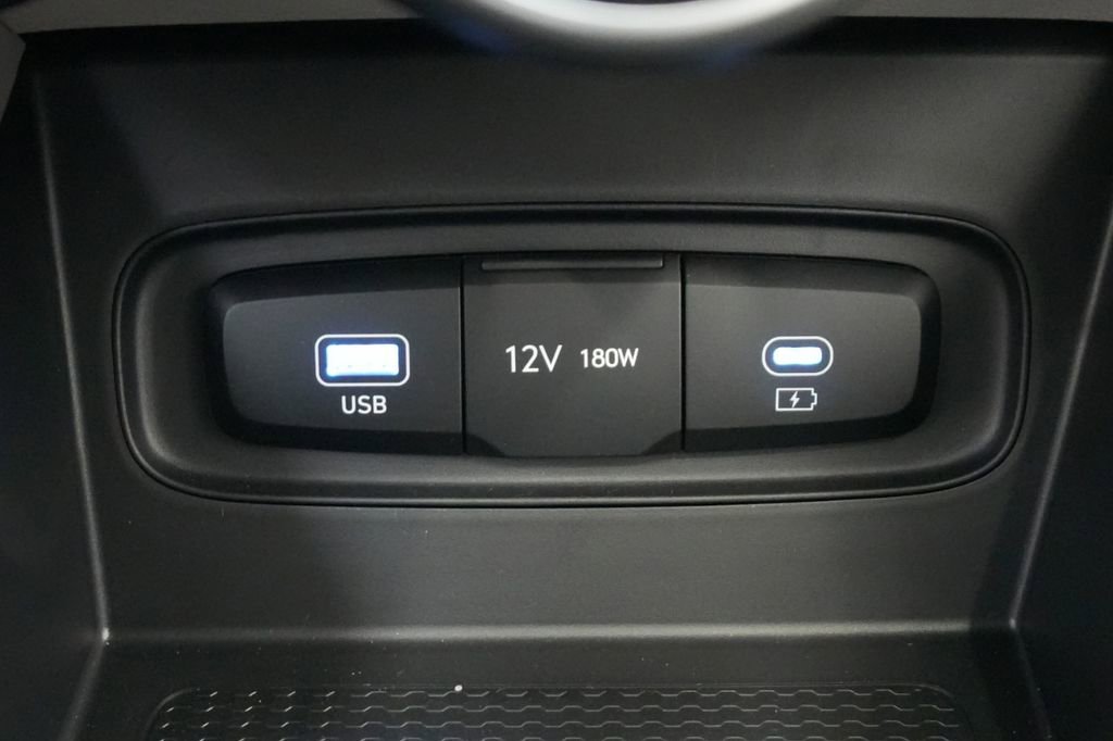 New 2024 Hyundai Venue SEL image 40