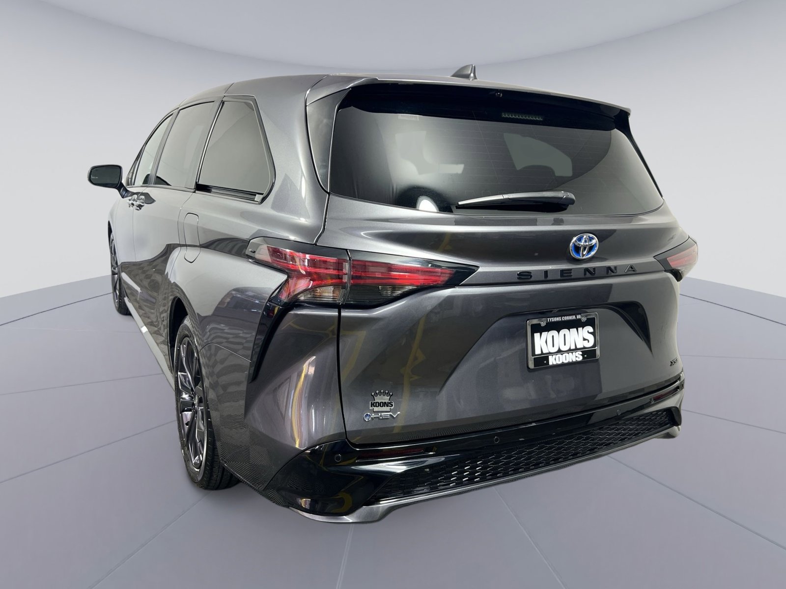 Used 2025 Toyota Sienna XSE image 4