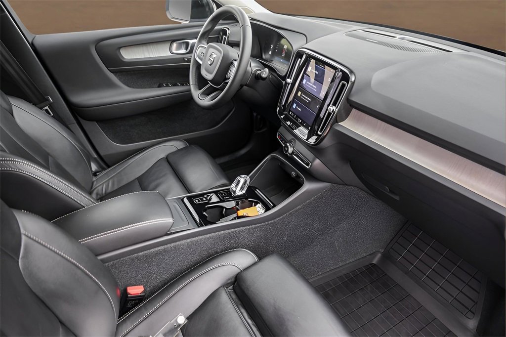 Used 2024 Volvo XC40 B5 Ultimate w/ Protection Package Premier image 53