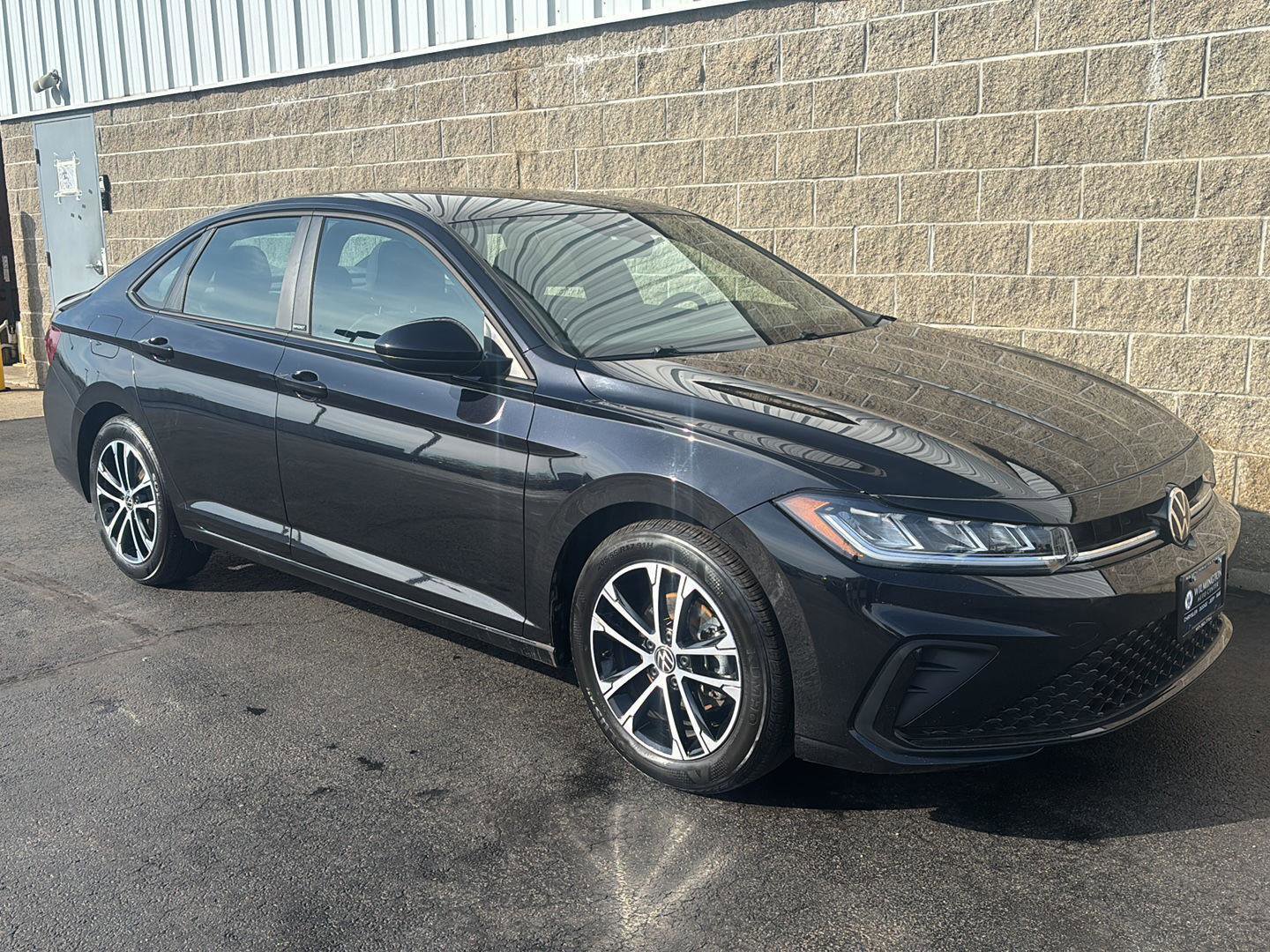 Used 2025 Volkswagen Jetta Sport image 2