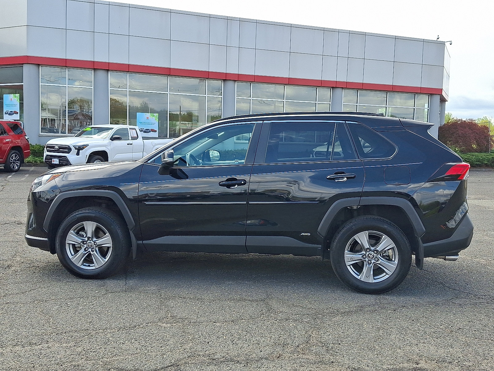 Certified 2024 Toyota RAV4 XLE AWD/4WD image 4