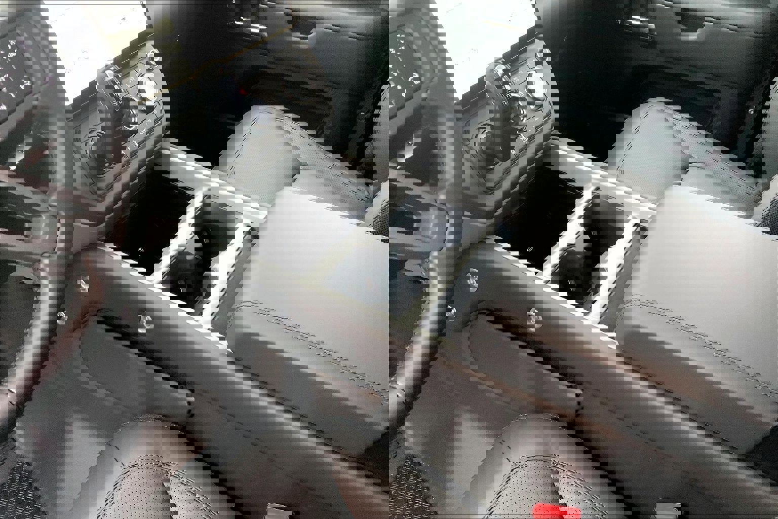 New 2026 Land Rover Defender 130 V8 image 7