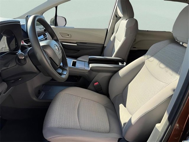 Used 2024 Toyota Sienna LE image 12