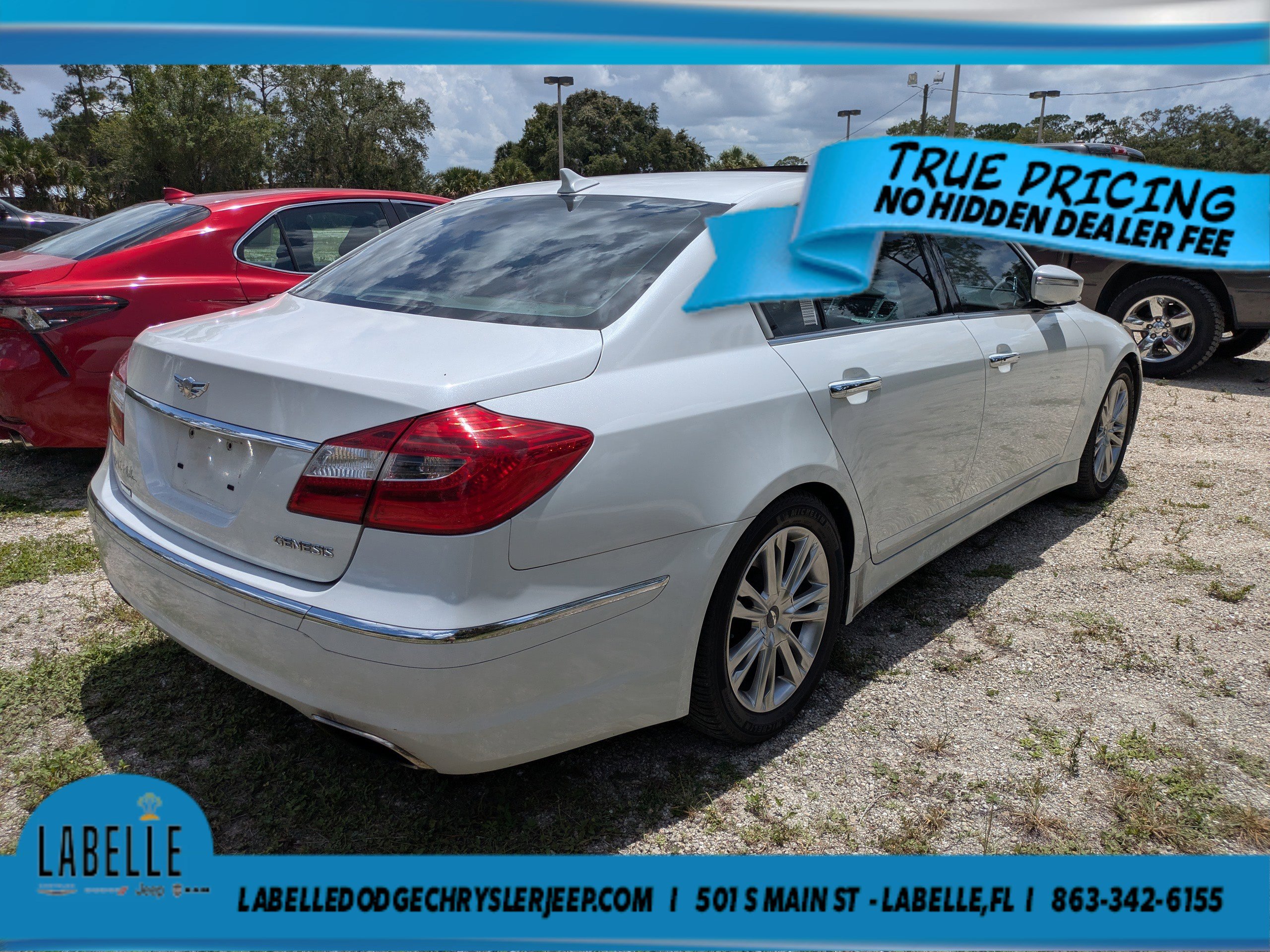 Used 2013 Hyundai Genesis 3.8 w/ Premium Pkg RWD image 4
