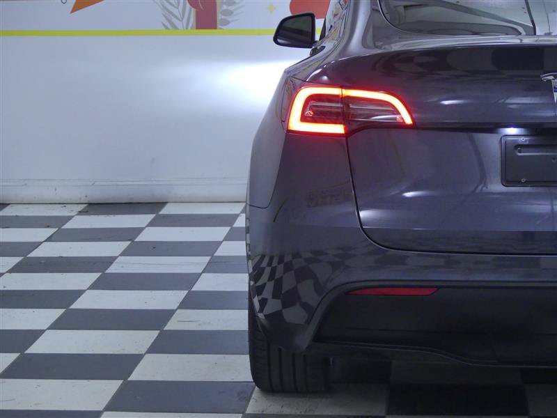 Used 2022 Tesla Model Y Long Range AWD/4WD image 23