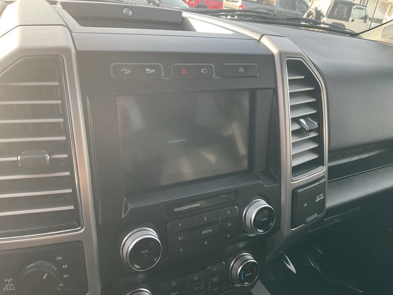 Used 2019 Ford F150 Platinum w/ Equipment Group 701A Luxury image 16