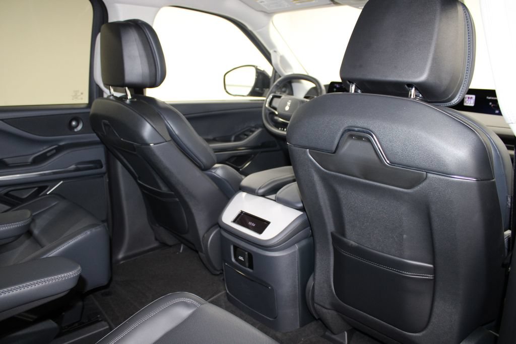 New 2027 Lincoln Navigator L Premier RWD image 35