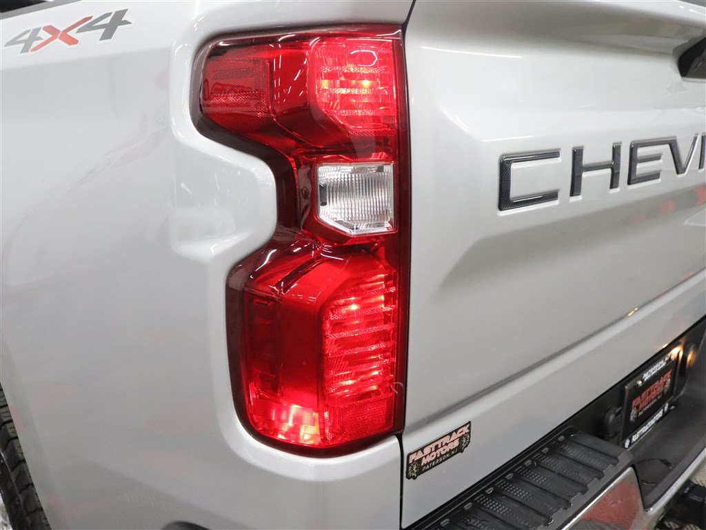 Used 2021 Chevrolet Silverado 1500 LT AWD/4WD image 9