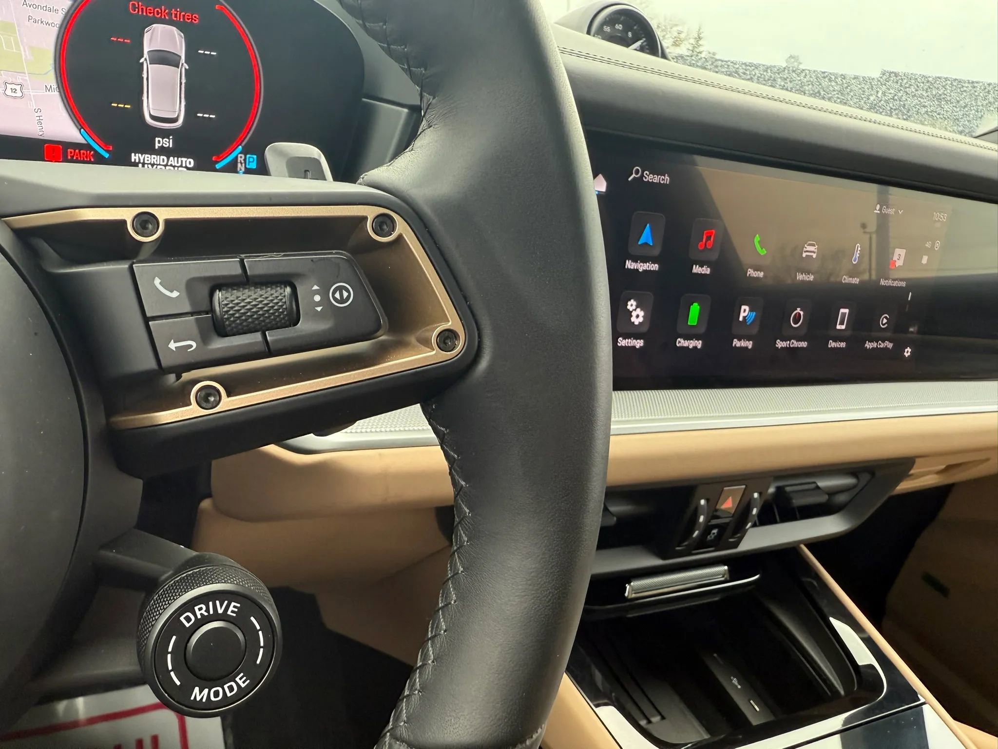 Used 2025 Porsche Cayenne E-Hybrid Sport Utility 4D w/ Premium Package Plus image 49