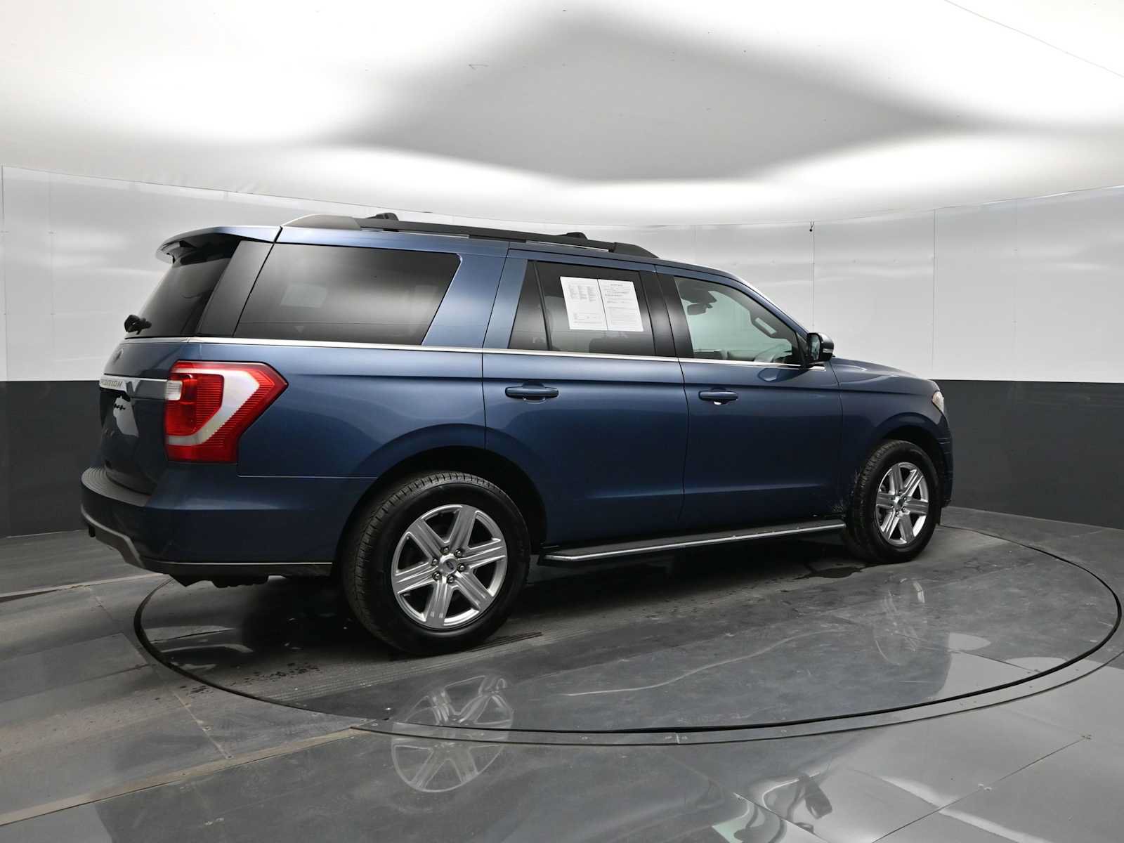 Used 2020 Ford Expedition XLT w/ Equipment Group 202A AWD/4WD image 8