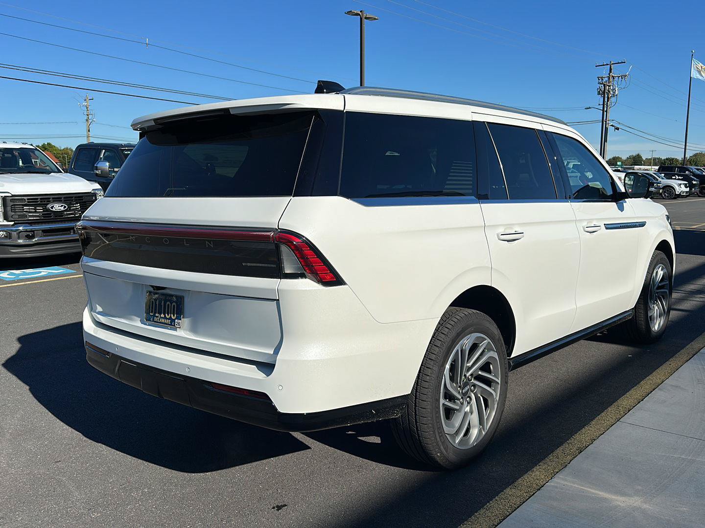 Used 2025 Lincoln Navigator Reserve AWD/4WD image 5