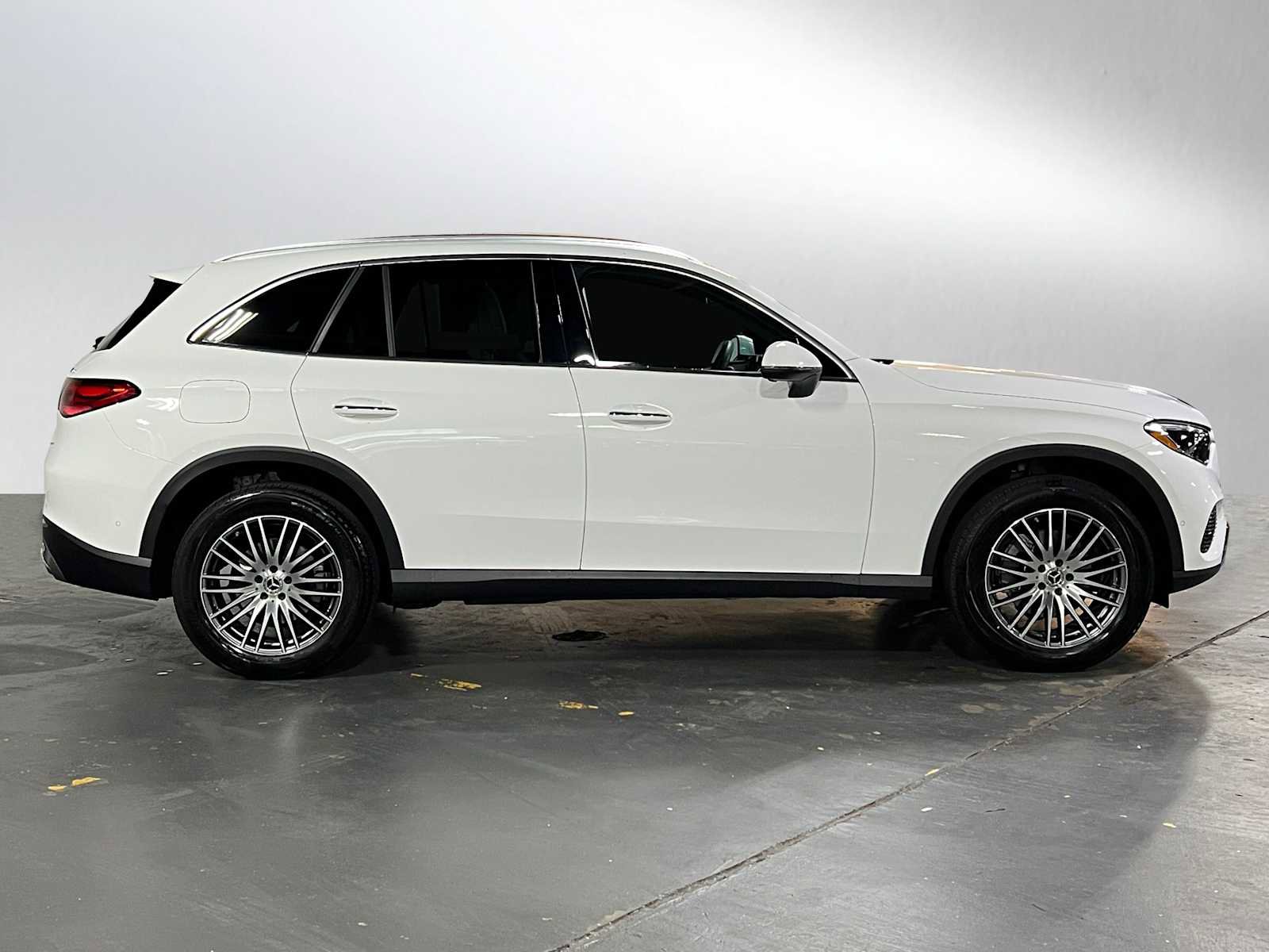 Used 2026 Mercedes-Benz GLC 300 4MATIC image 2
