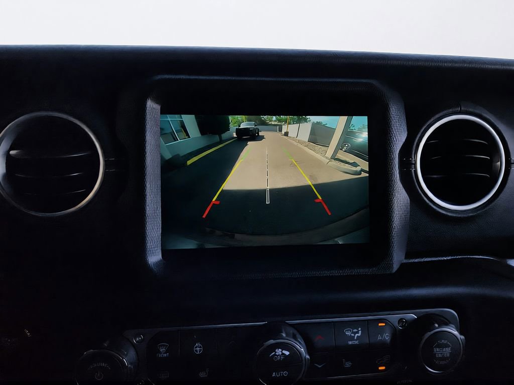 Used 2019 Jeep Wrangler Unlimited Sahara w/ Uconnect 4C Nav & Sound Group AWD/4WD image 17