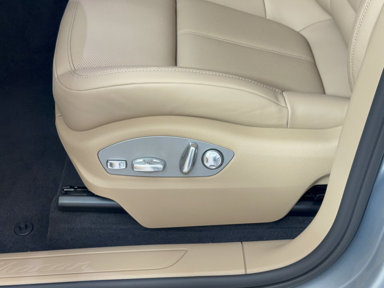 New 2026 Porsche Macan AWD/4WD image 16