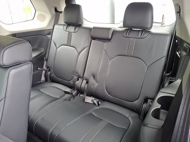Used 2025 Honda Pilot Touring image 9