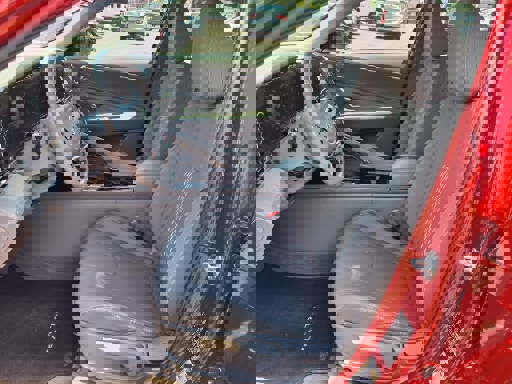 Used 2023 Hyundai Elantra SEL w/ Convenience Package image 11