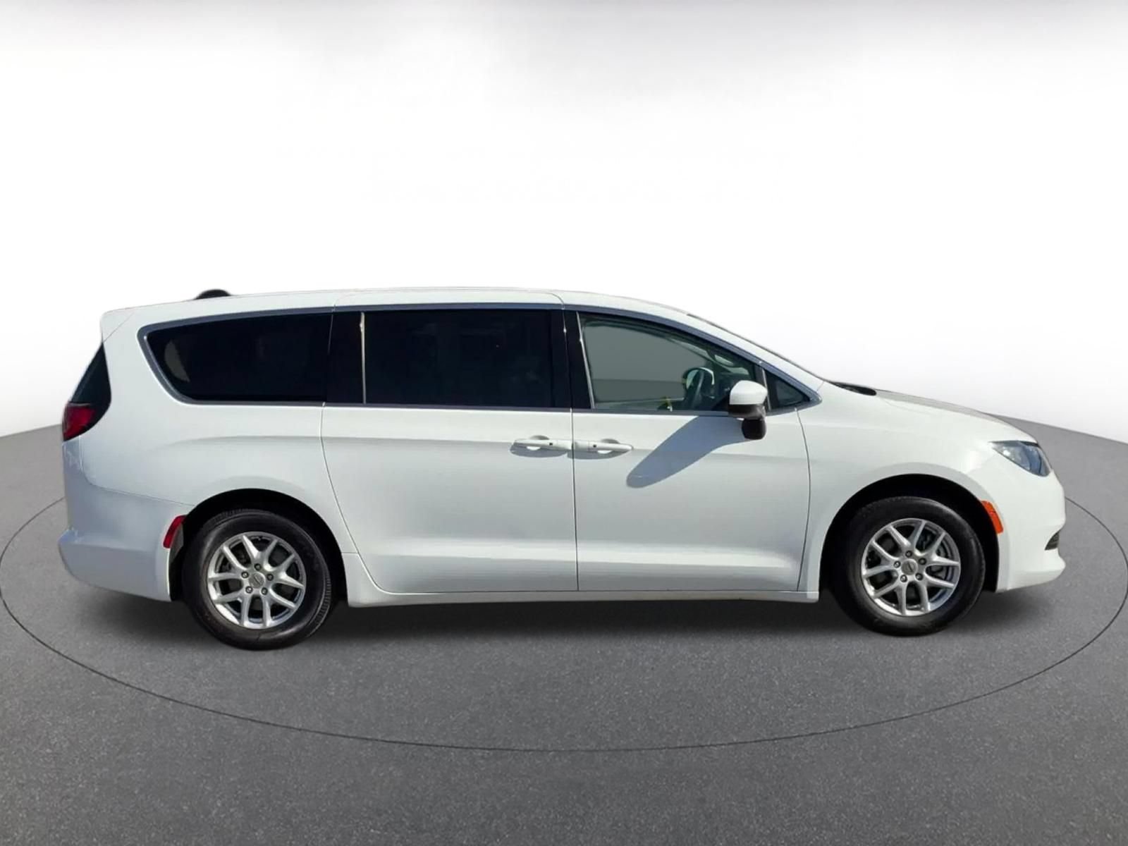 Used 2023 Chrysler Voyager LX FWD image 15
