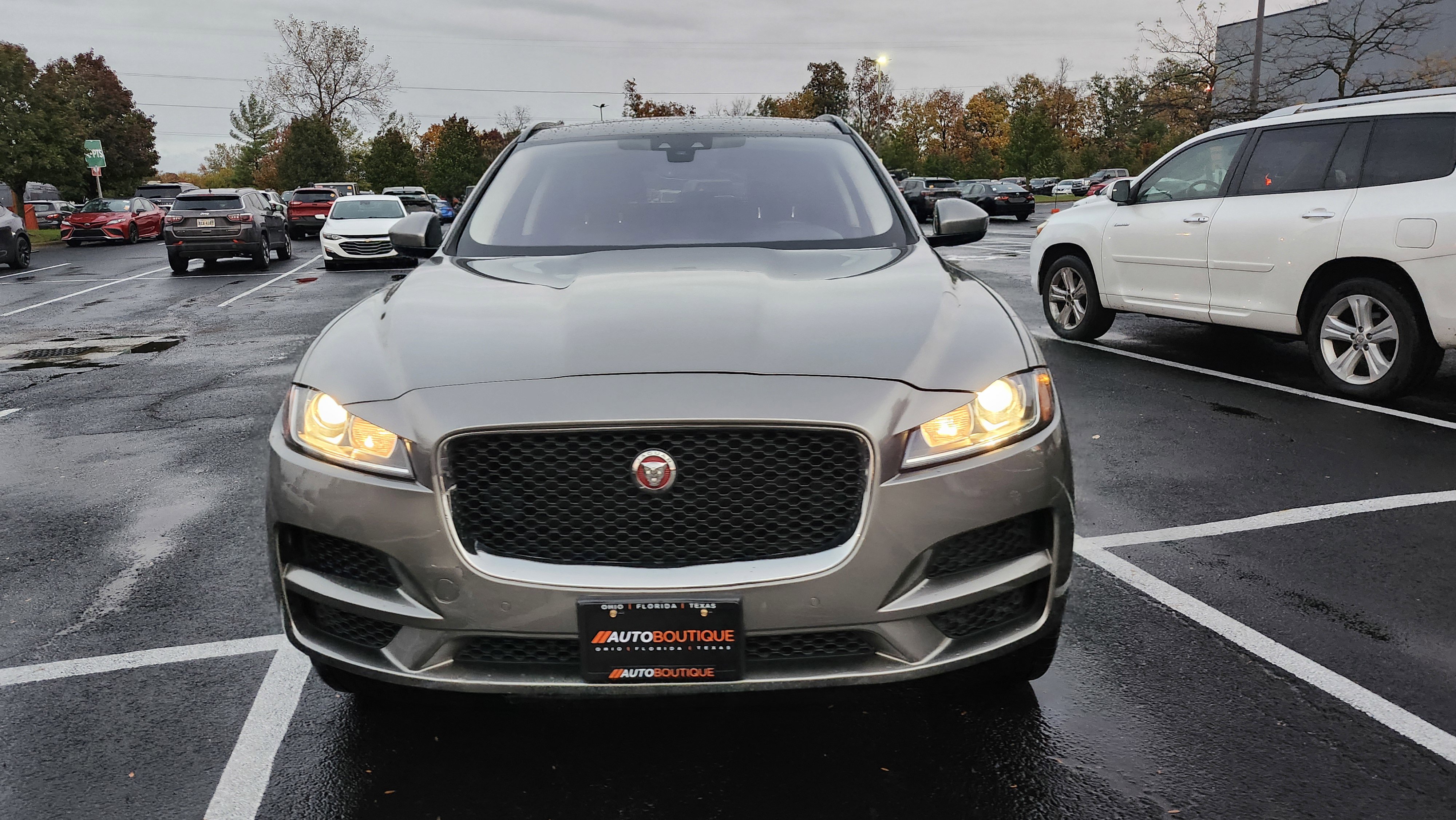 Used 2020 Jaguar F-PACE Premium image 3