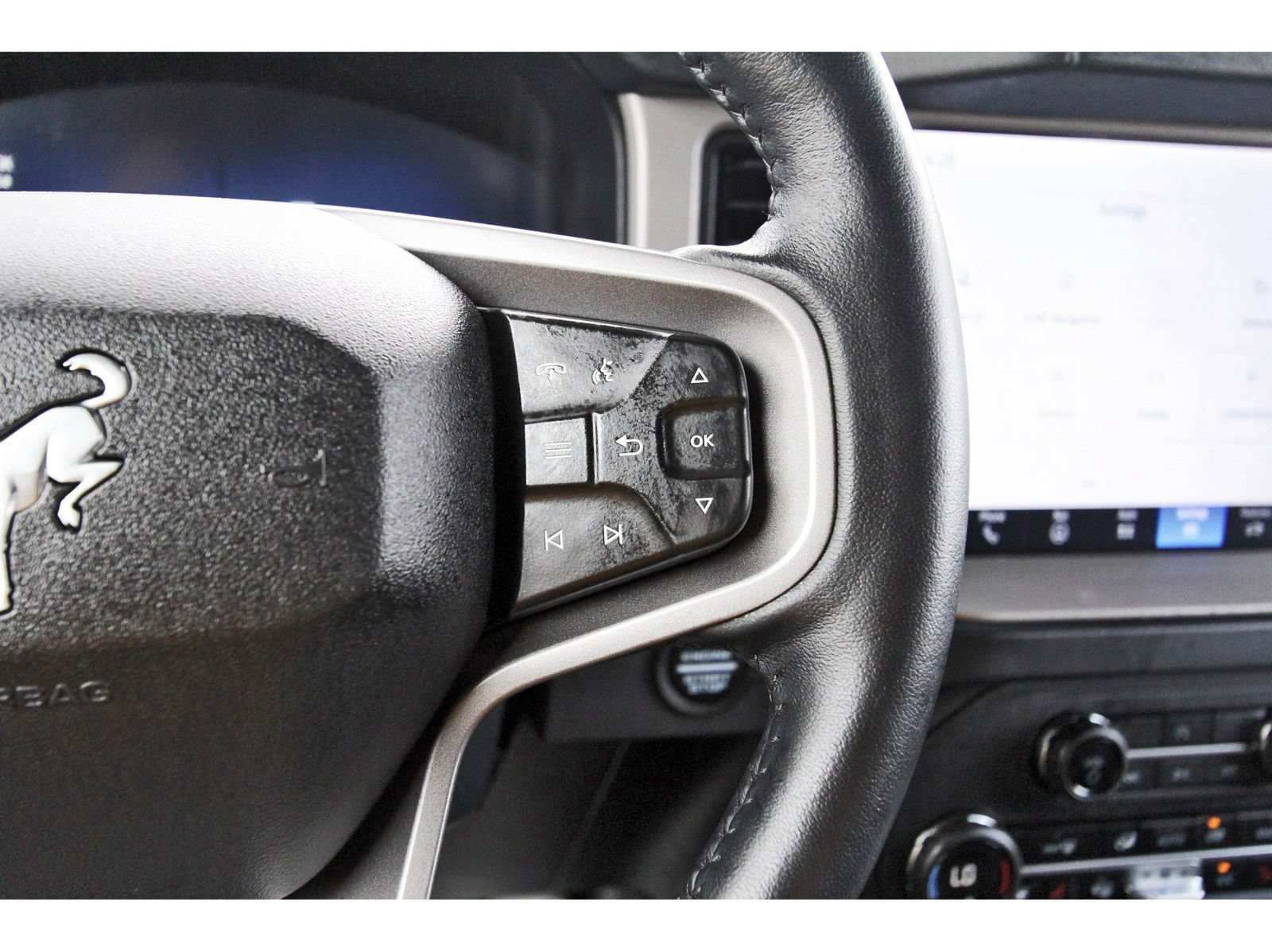 Used 2025 Ford Bronco Outer Banks AWD/4WD image 22