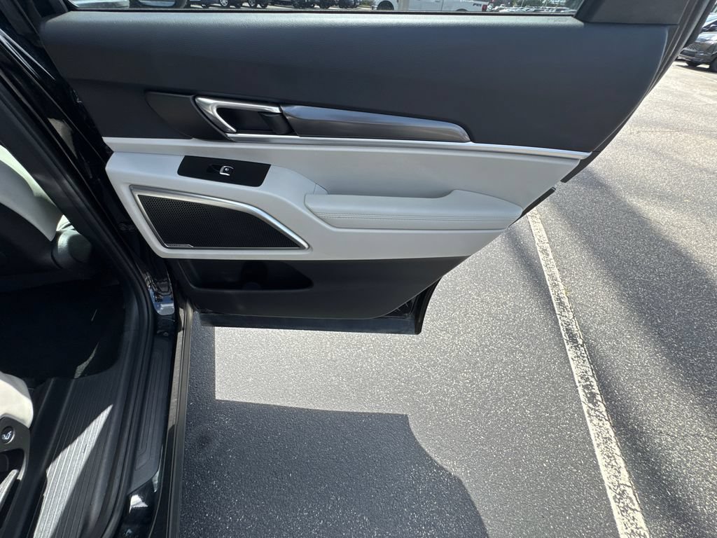 Used 2024 Kia Telluride S w/ S Sunroof Package FWD image 16