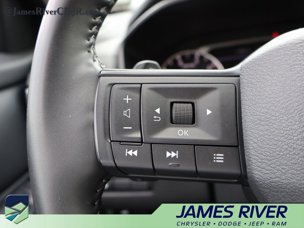 Used 2025 Nissan Rogue SV FWD image 26