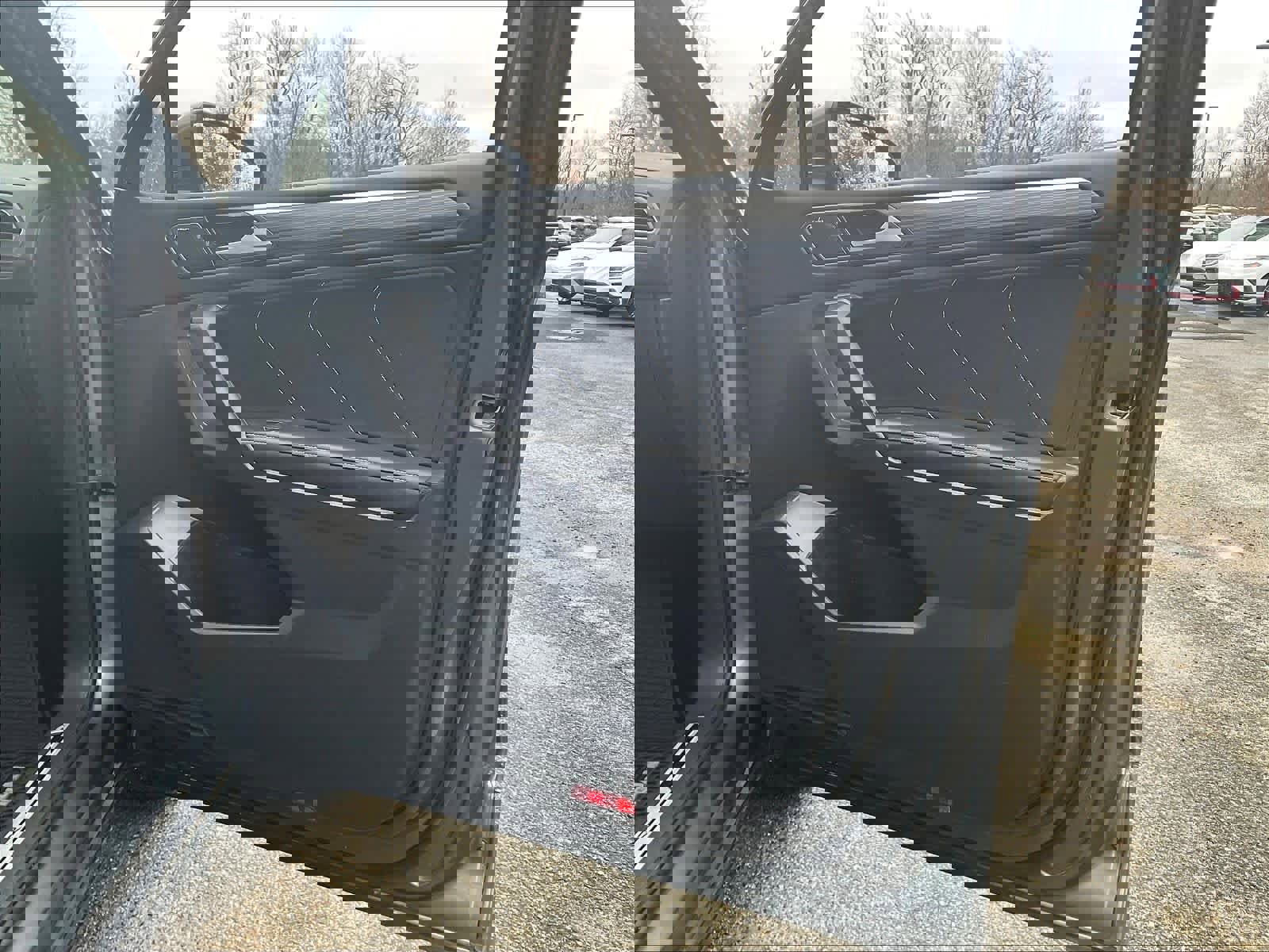 Used 2023 Volkswagen Tiguan SEL R-Line image 12