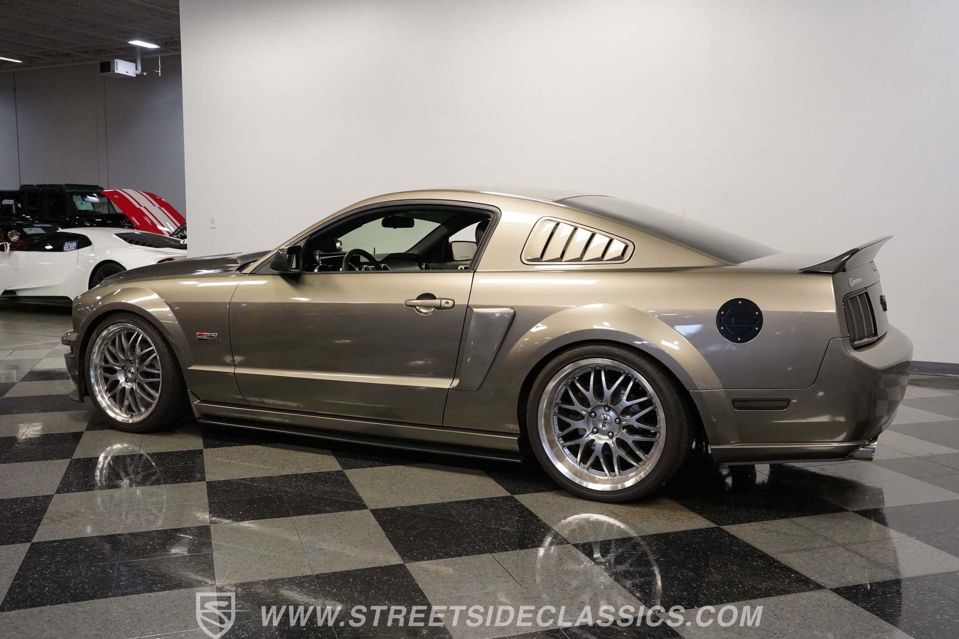 Used 2005 Ford Mustang GT RWD image 9
