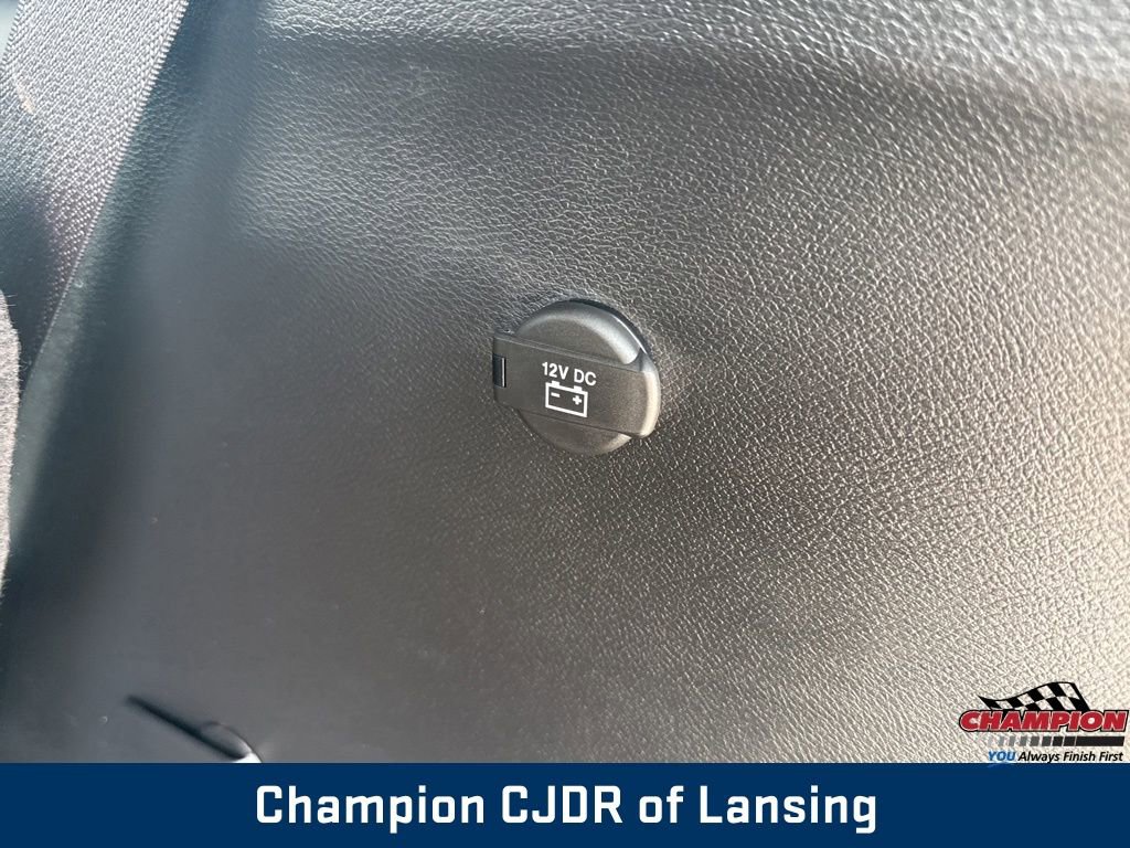 Used 2025 Chrysler Pacifica Limited FWD image 19