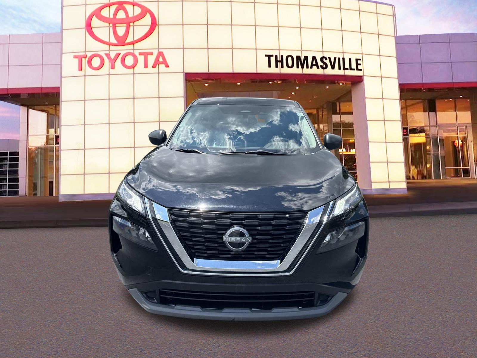 Used 2023 Nissan Rogue S image 2