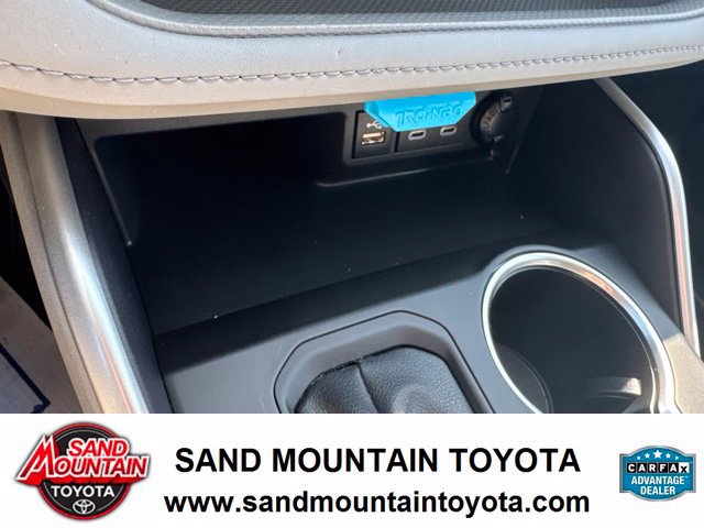 Used 2023 Toyota Highlander LE AWD/4WD image 21