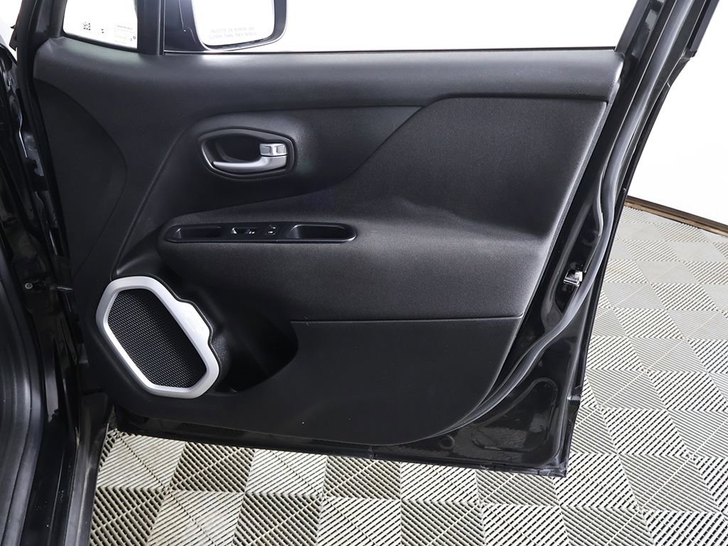 Used 2018 Jeep Renegade Latitude image 20