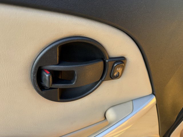 Used 2005 Chevrolet Equinox LT w/ Preferred Equipment Group image 13