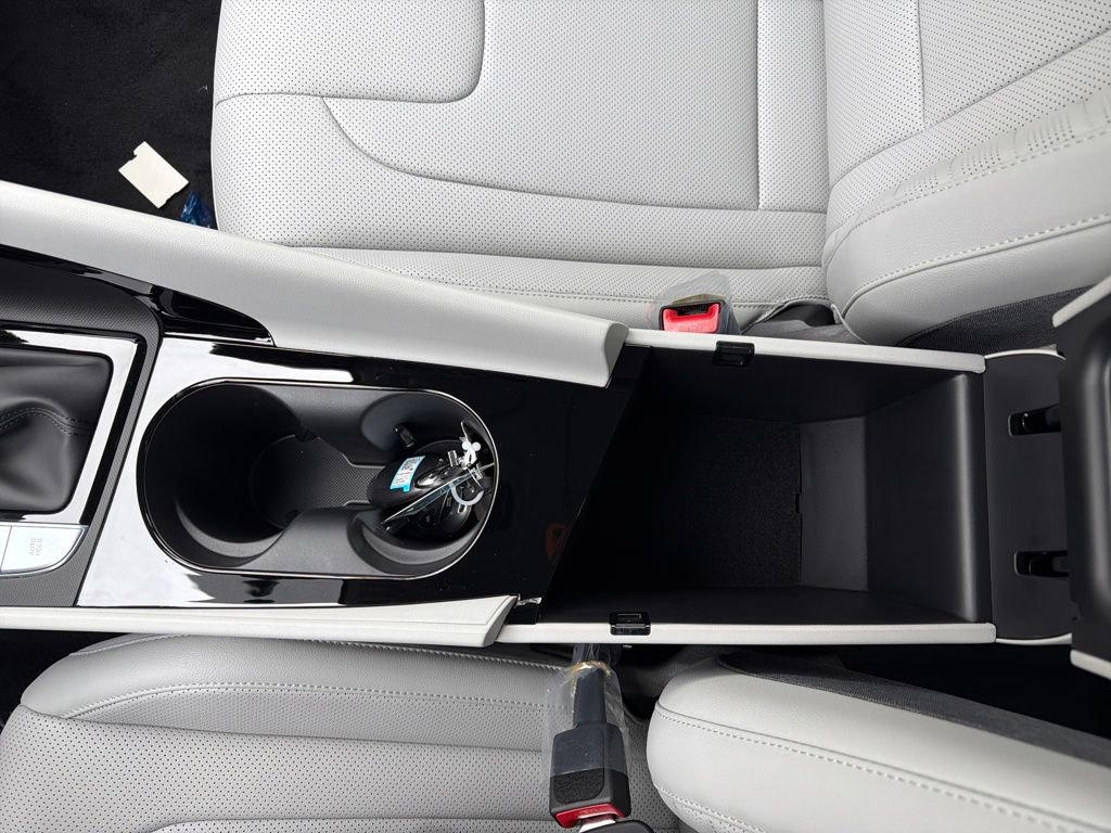 New 2025 Hyundai Elantra Limited image 26