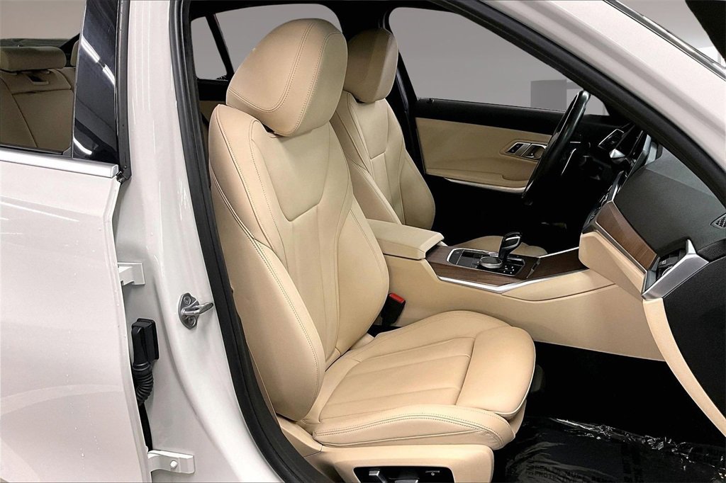 Used 2019 BMW 330i Sedan w/ Driving Assistance Package image 27