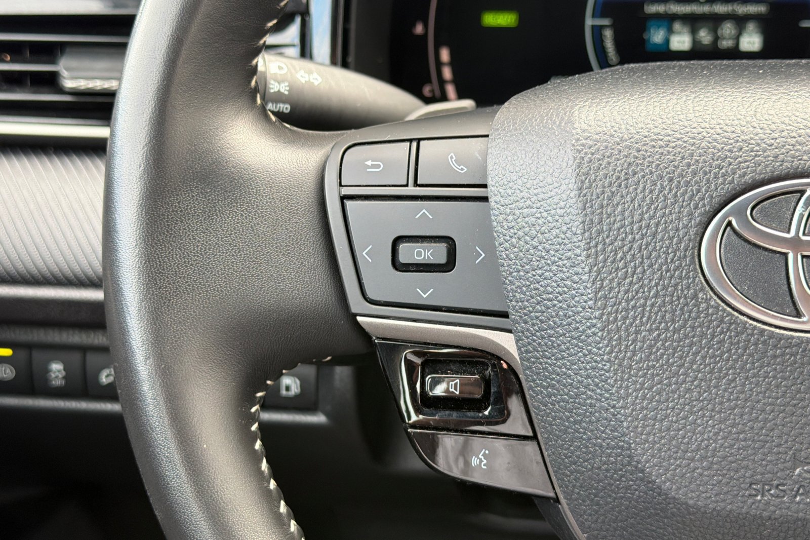 Used 2025 Toyota Camry SE FWD image 29