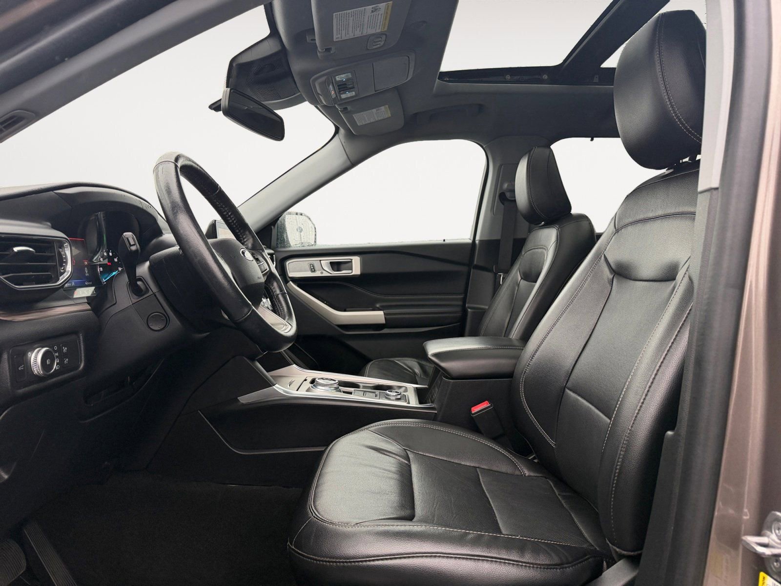 Used 2021 Ford Explorer Limited w/ Equipment Group 301A image 8