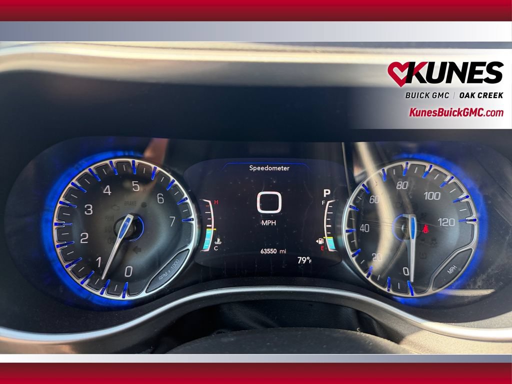 Used 2023 Chrysler Pacifica Touring-L FWD image 12