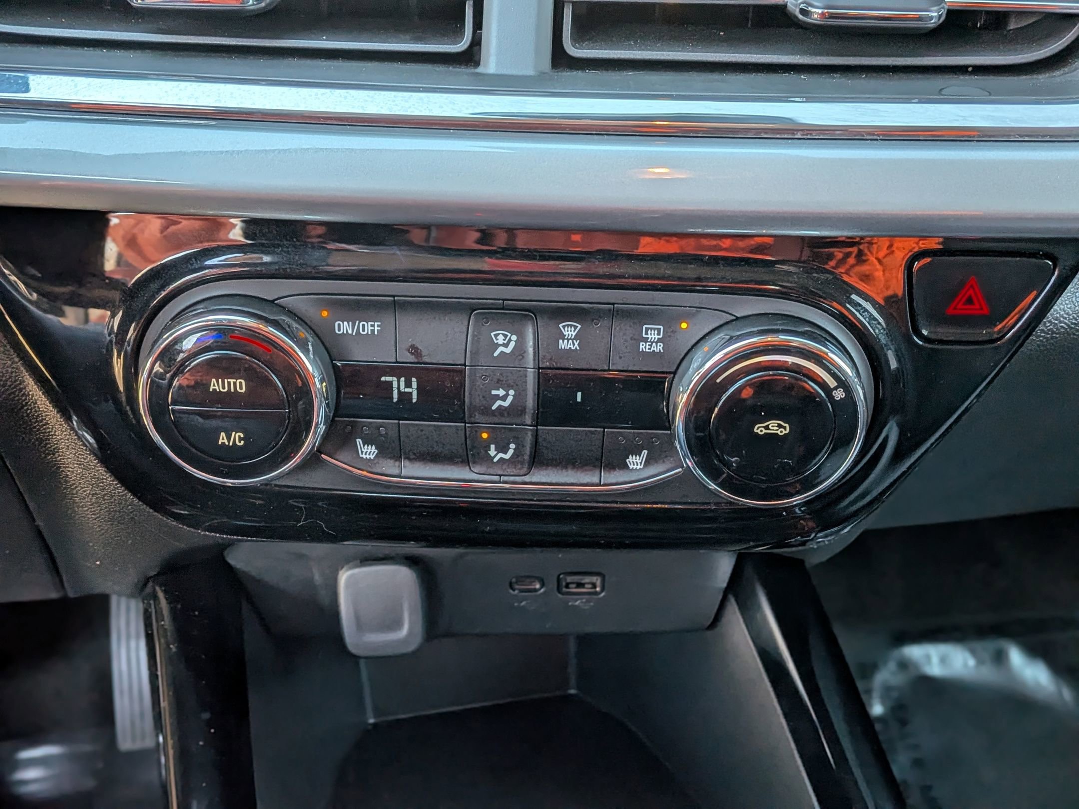 Certified 2025 Chevrolet Trax LT w/ LT Convenience Package image 29