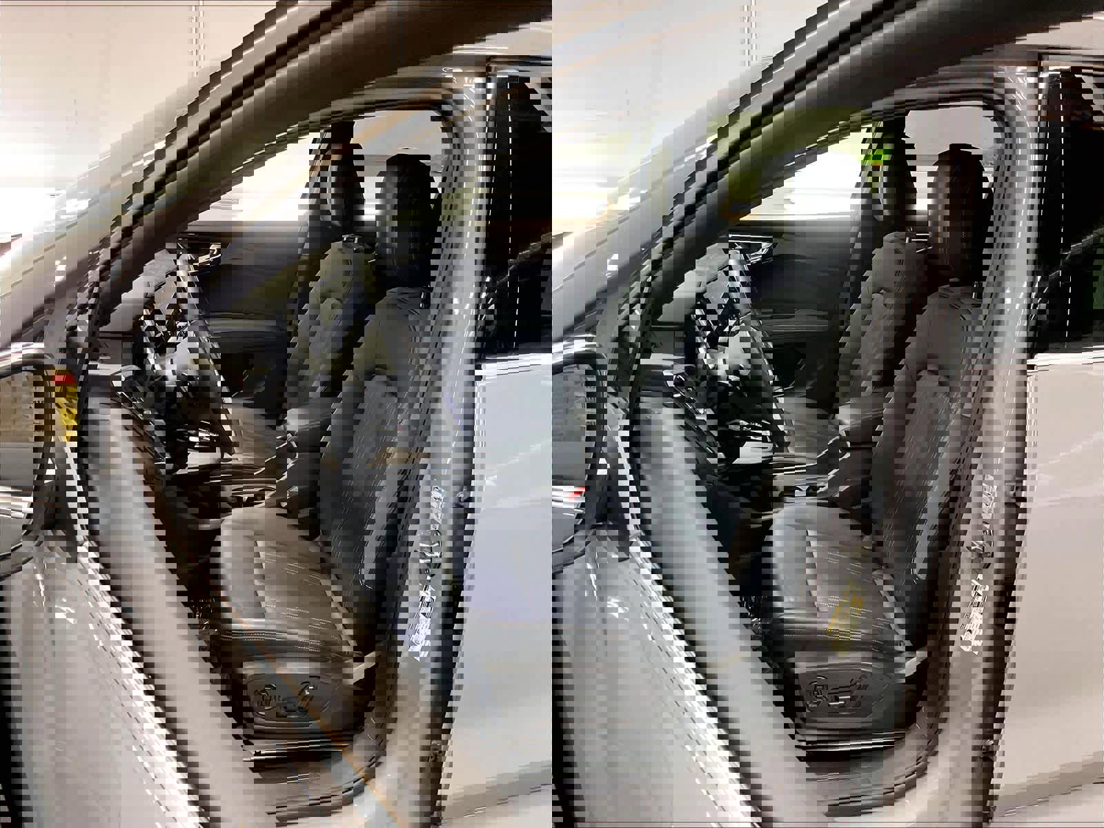 Used 2023 Audi Q4 e-tron Premium Plus w/ Premium Plus image 25